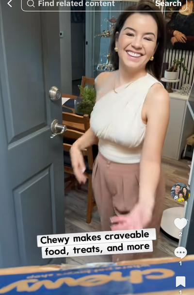 Ana unboxing Chewy delivery for Gordi